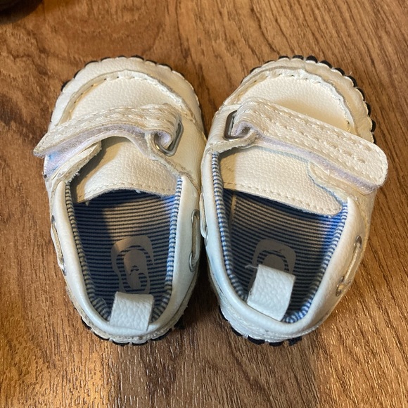 Bundle of infant mixed name brand shoes and slippers! - Picture 5 of 16